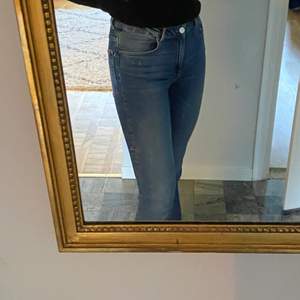 Bikbok bootcut jeans i storlek M (passar bra om man e mellan S o M) pris 125 kr + eventuell frakt