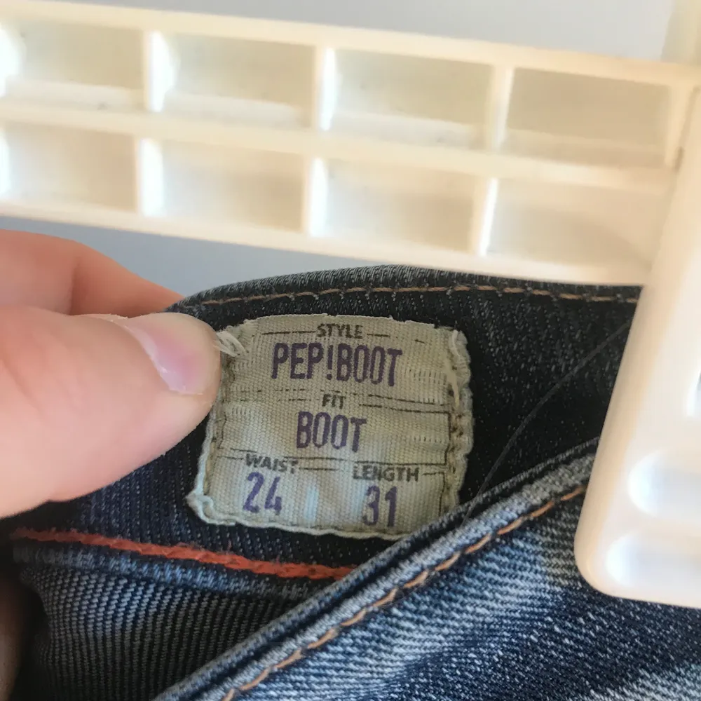 Mina absoluta favorit jeans. Flitit använda. Därför lite slitna. Kolla bilderna för mer info om storlek . Jeans & Byxor.