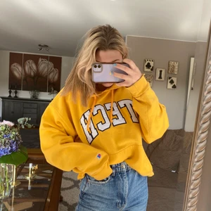 Vintage hoodie - Intressekoll på min fina vintage hoodie från champion! As cool och overzise som passar både tjejer och killar. Säljer endast vid bra bud! Buda i kommentarerna (kund står för frakt)🧚🏼🧚🏼💕💕