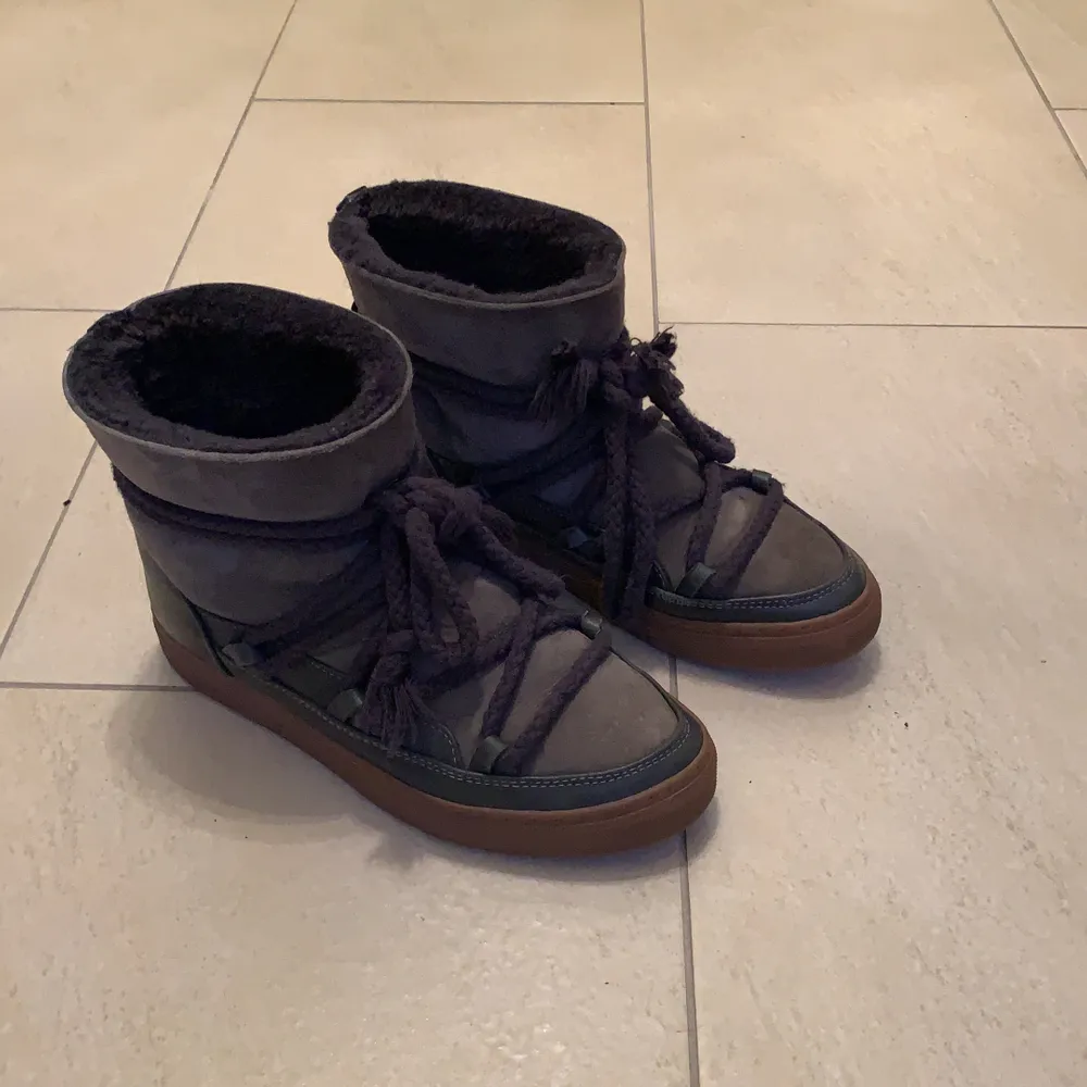 Inuikii skor endast använda en halv vintersäsong, kan mötas upp i Stockholm eller köparen betalar frakt! Nypris 2599kr. Skor.