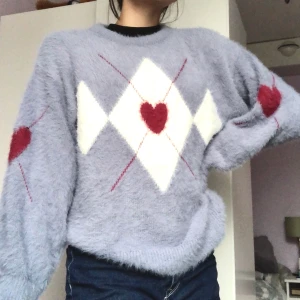 Trendig zara tröja - Jätte söt och bekväm tröja för zara! Storleken är 152 för 11-12 men som en 14 åring så passar den helt perfekt ändå! Buda gärna i kommentera:)