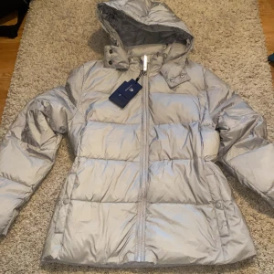 Helt ny Gant jacka  - Aldrig använd. Skriv för pris 