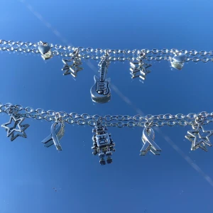 Halsband  - Säljer dom här super fina halsbanden🥰l ( 60kr st )