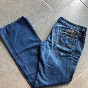Diesel jeans ryoth, raka i modellen 💓 knappt använda pga inte tycker om dem, storlek W31 L32 💕 nypris 2000 men säljs ej längre, mitt pris 300kr 🥰