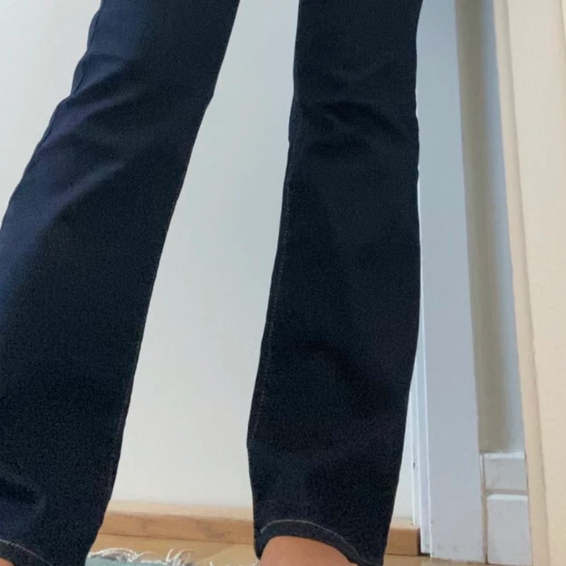 Mörkblåa jeans - 90