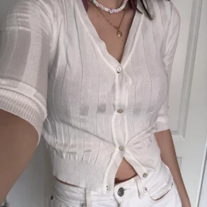 cardigan topp - säljer denna söta cardigan toppen med vita knappar, kan mötas upp i Malmö eller frakta💕