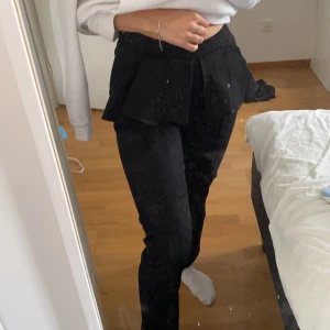 Jeans/kostymbyxor  - Köpt på Åhléns, från Carin wester, aldrig kommit till användning men bra kvalite! :) 