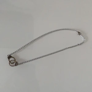 Halsband - Säljer det här superfina silvriga halsbandet! 