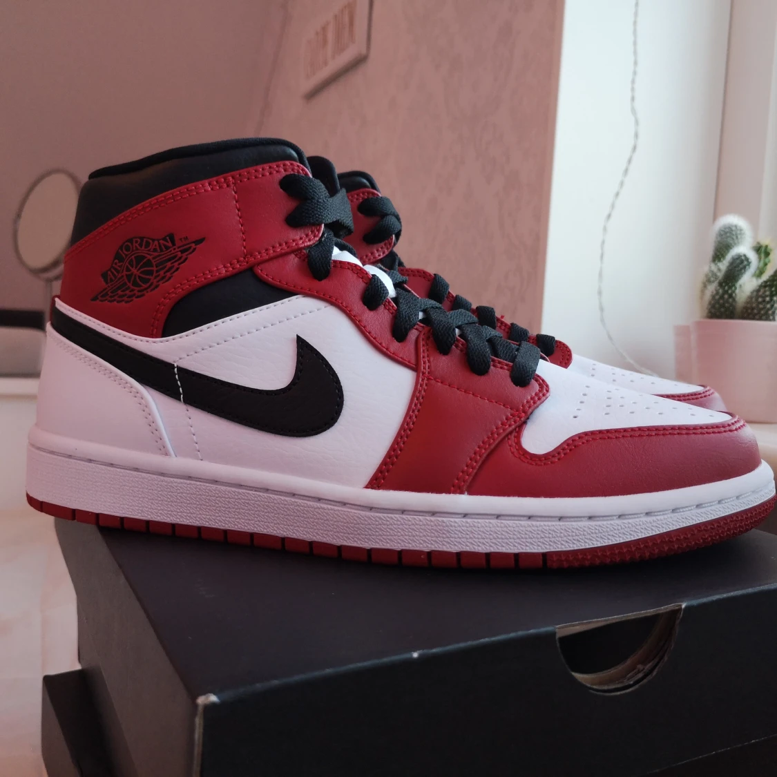 Jordan 1 Mid Chicago
