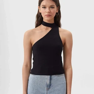 Fint fest linne - Säljer ett nyinköpt linne från stradivsrius. Säljer då den inte passar mig! 