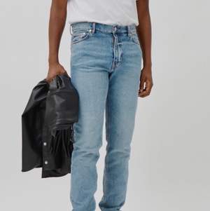 Weekday jeans i modellen ”Sunday”. Kan mötas upp i stockholm eller frakta. Obs: köparen står för frakten och ansvarar inte för postens slarv
