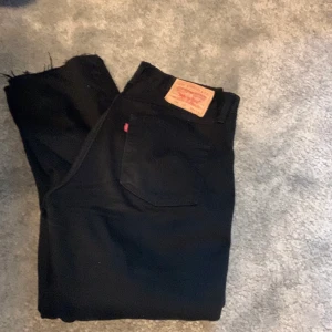 Levis jeans - Raka, medelhöga i midjan.