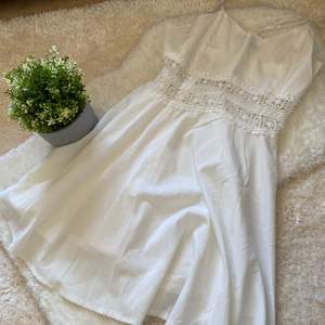 En vit klänning storlek L