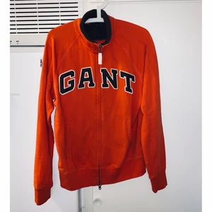 Gant kofta - Gant kofta, str M, i fint skick.  Kolla gärna in mina andra inlägg, Vi intresse av fler varor så fixar jag ett bra paketpris!