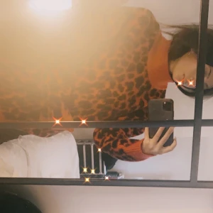 NA-KD STICKAD TRÖJA - En stickad tröja från NA-KD använd en gång endast , fint skick kommer endast ej till användning 🌸 Den är lite oversized på mig ( jag är 155 ) 🌸                                               Jag möts upp i Uppsala annars fraktar jag runt hela Sverige 🤍