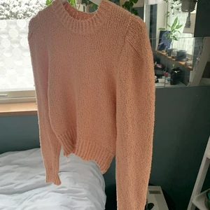 Stickad topp  - Stickad tröja från zara! Superfin färg och fin stickning. Blir inte nopprig pga stickningen! Pris kan diskuteras! Köpare står för frakt 📦 