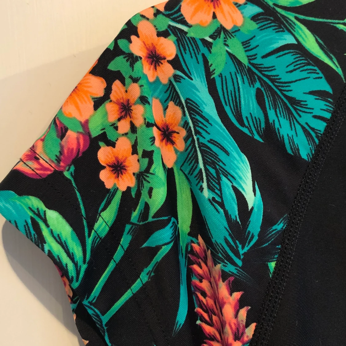 Cool Surf-tröja! 🏄🏼‍♀️  - 90