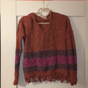 Hoodie Hollister - Stickad hoodie från Hollister. Använd fåtal gånger. 100% bomull 