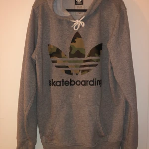 Adidas Skateboarding - Hoodie från Adidas skateboarding. Stl S. 100:- plus porto