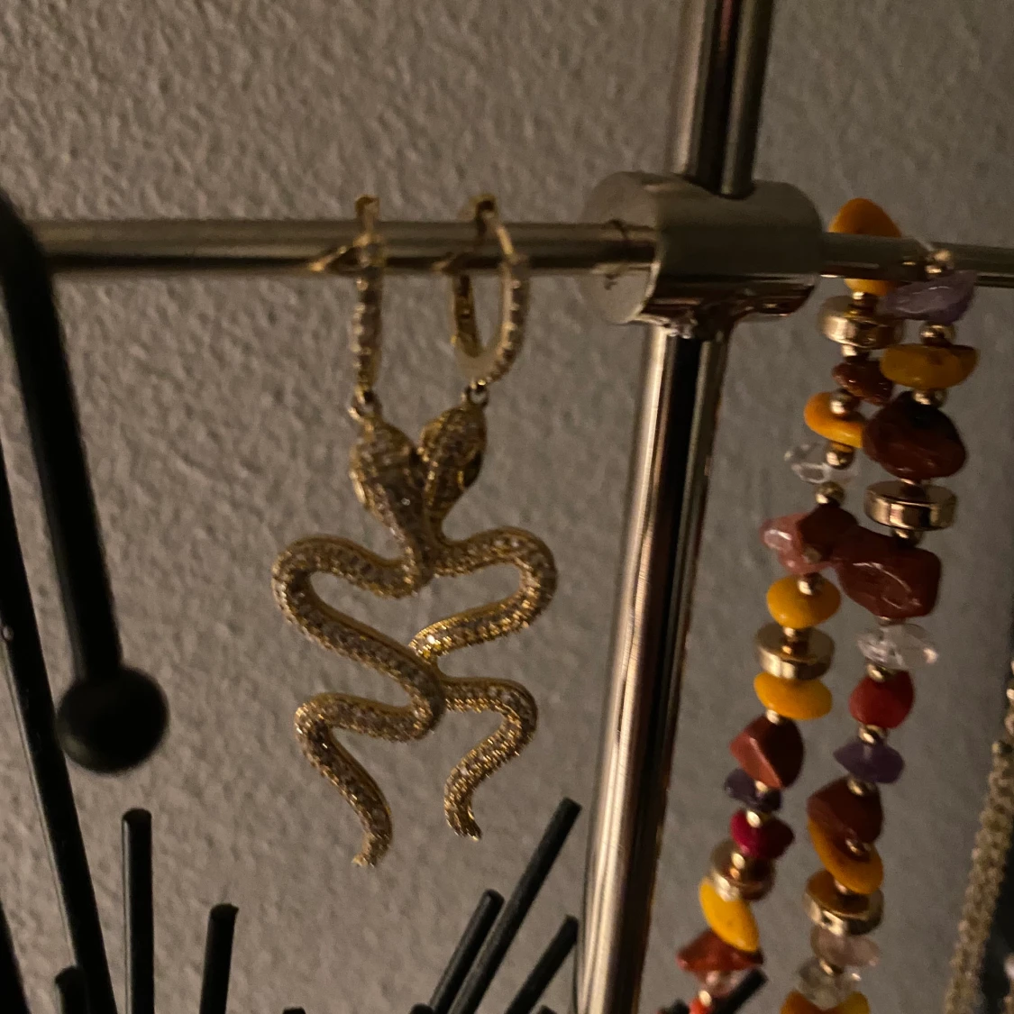 Fina orm örhängen