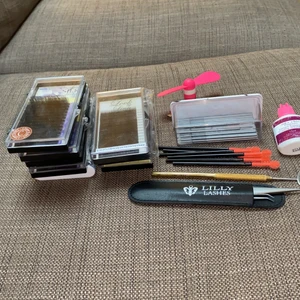 Frans - 7fransaskar, några tagna ur, längd 7-15, 300kr        Julash volym pincett+ separering pincett 300kr primer+silikonborstar+tops 150kr, spegel av lash by linn 50kr, paketpris 500 plus frakt