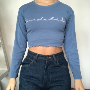 Remadetop - Intressekoll på denna remade top som jag själv sytt om. Skriv privat vid intresse! Kolla min instagram viridi.designs för fler liknande designs!