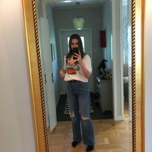 Jeans  - Jeans från Gina,använda ca 10 ggr och säljer då jag tycker de är lite stora på mig, köparen står för frakt och de köptes för 600kr