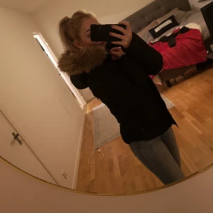 Damjacka 34 - Damjacka, använd en vinter. Storlek 34 men passar även 36. 