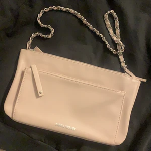 Zadig väska - Väska från zadig i beige/rosa färg knappt använd