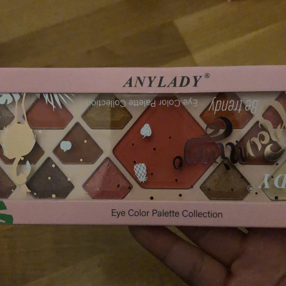 Säljer eye coloe palette collection. Accessoarer.