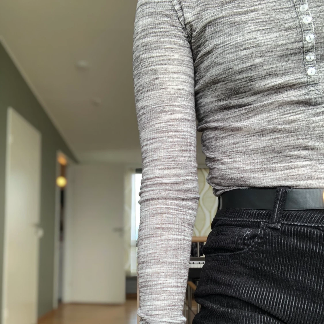 Tajt ribbad topp i strl 34 (passar 32 också) - 90