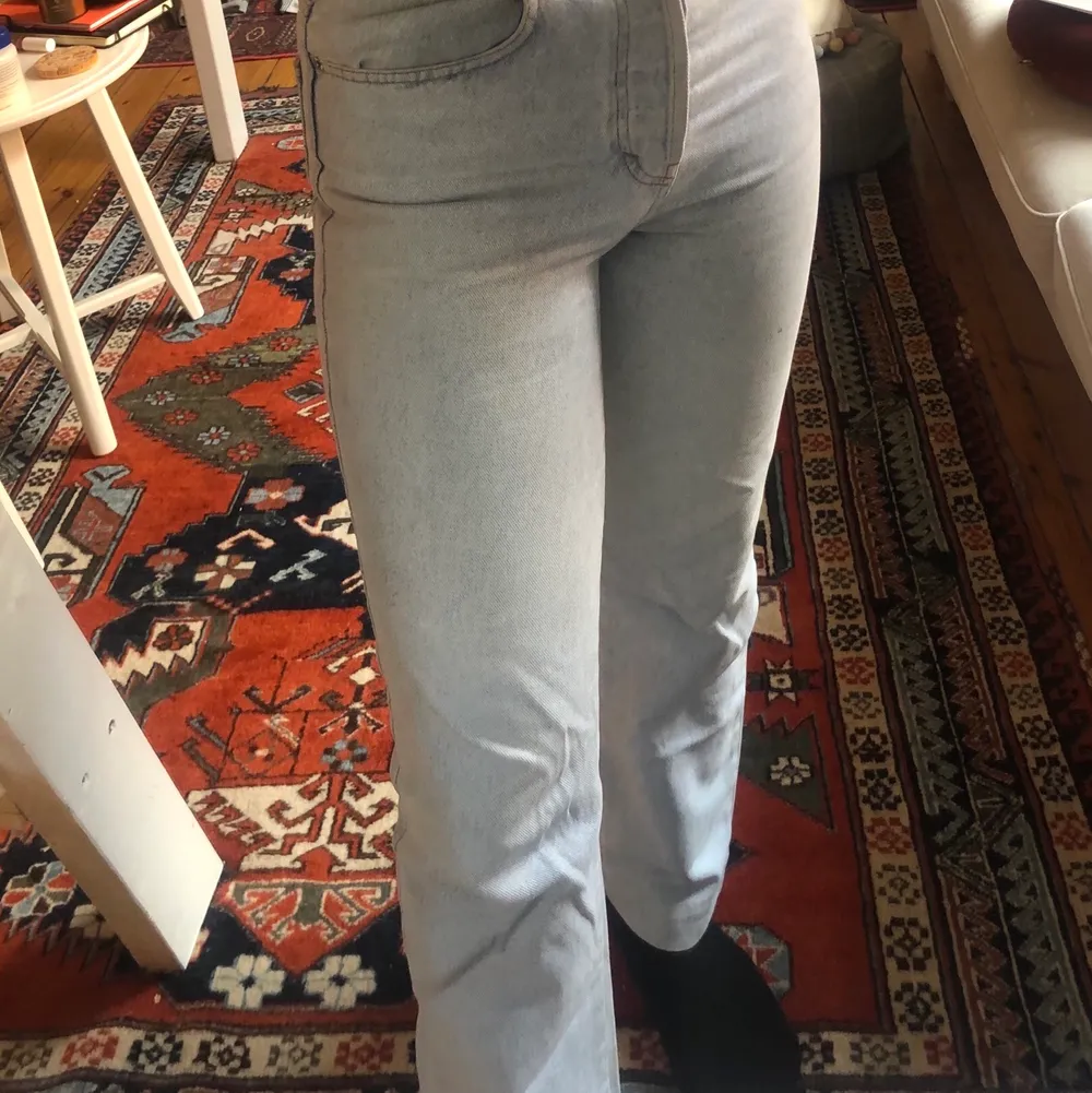 Ett par raka vintage jeans som sitter lite för tajt för mig. Frakt 37kr. Jeans & Byxor.