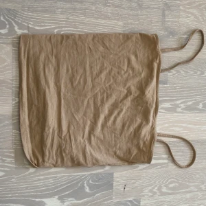 beige linne - kort beiget linne nypris 90 kr