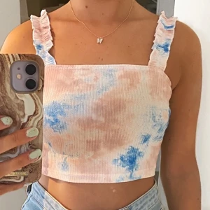 Oanvänd topp  - Jättefin oanvänd topp! I storlek M men passar S bättre. Köparen står för frakten💕