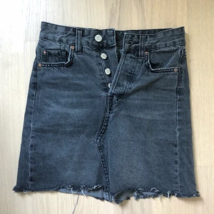 Svart jeanskjol  - Fint skick 