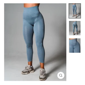 RELODE Slipstream tights Sky Blue - Helt oanvända (!!) tights från RELODE! Modell: Slipstream😍 Säljer pga att jag är för feg för annat än svarta tights tbh haha😅 Men de sitter sooom en smäck! Passar XS-S/M! Käparen står för frakten. Köpta för 600kr. Säljer till högstbjudande! Start 300kr. 