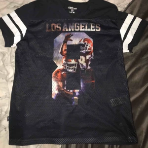  - Stor och fin rugby tröja som jag haft över bikinis osv💓 super cool att ha som klänning tex