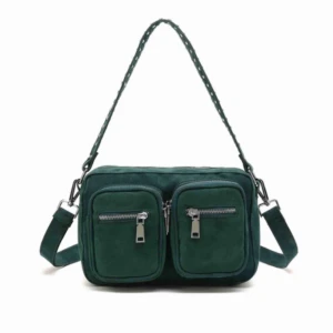  - Noella väska, bra skick förutom en dragkedja som råkat gå av därav priset!!💓💓