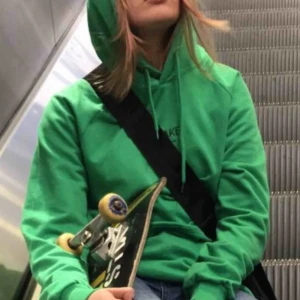  - Säljer denna gröna hoodien💕💕