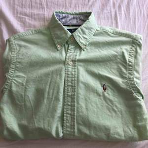 Ljusgrön skjorta från Polo i storlek S i slim fit