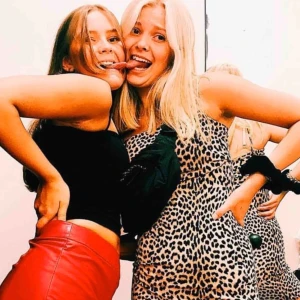  - Snygg leopard klänning som jag köpte sommaren 2018 men den har tyvärr aldrig kommit till användning, då det inte riktigt är min stil, säljer för 130kr + frakt 