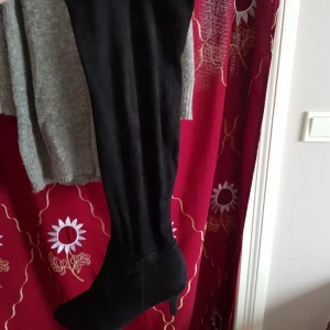 Overknee boots - Storlek 40 använd 2 gånger. De har bara legat hemma