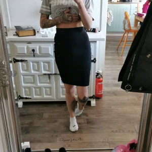 Penn kjol - Penn kjol i fint men använt skick den är förstor och därför jag säljer 