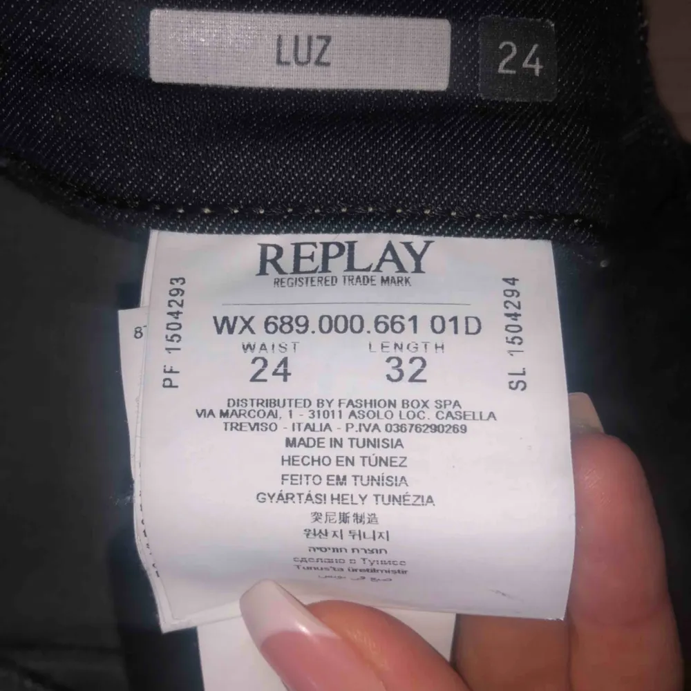 Säljer ett par jättefina Replay Hyperflex Luz i storlek 24x32   Nypris 1700kr . Jeans & Byxor.