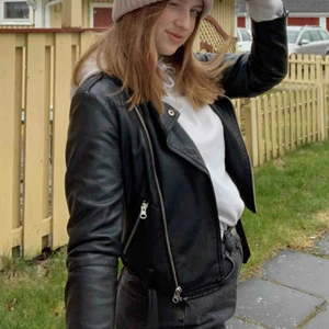  - Snygg skinnjacka från Cubus!! Säljer pga att den aldrig används längre 💜 xs/s