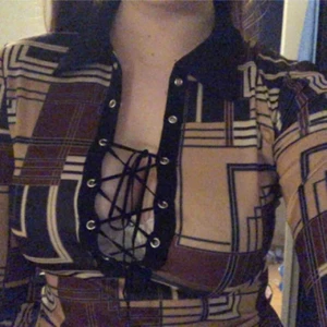 Hm - Skitsnygg tröja med snörning passar s och m.