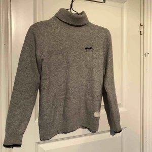 Odd Molly  - Grå stickad tröja från Odd Molly. Storlek 4 men passar xs/s, använd fåtal gånger. Köparen står för frakten :) 