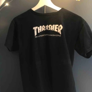  - Thrasher T-shirt, sparsamt använd! Köparen står för frakt 💕 ( ganska liten i storleken )