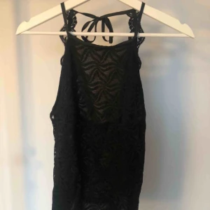  - Spetslinne med halvöppen rygg 🎀