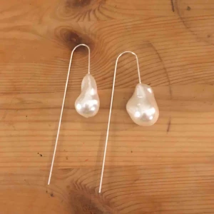  - Jätte fina örhängen ifrån weekday! Frakten ingår inte men den kostar 11kr 🥰🥰